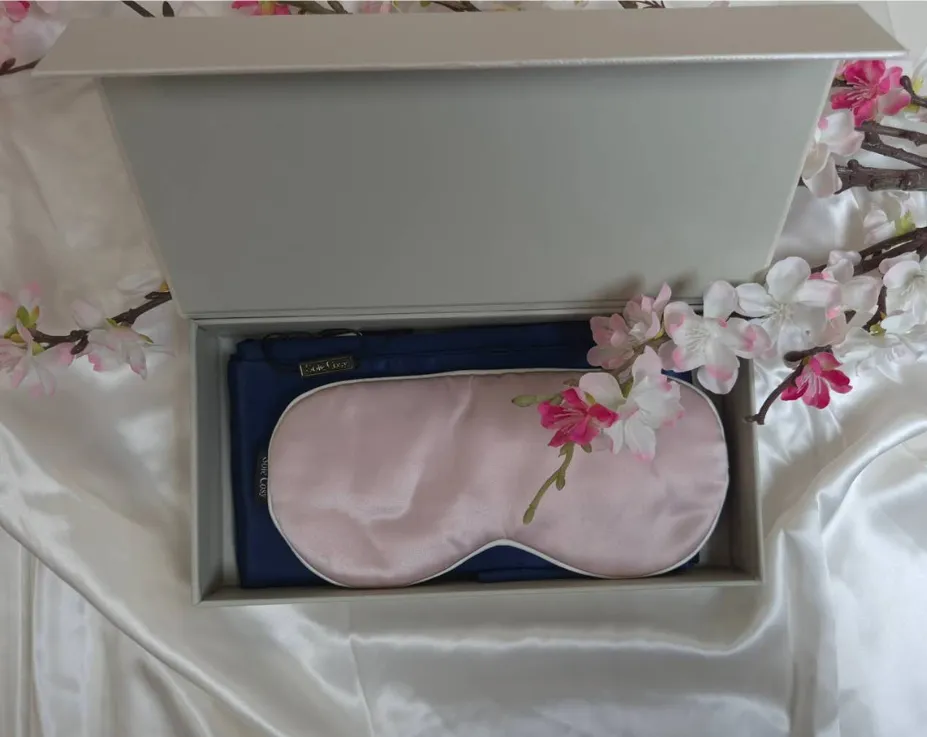 Coffret Douce Nuit : taie en soie 22 Momme, masque assorti et boîte cadeau offerte. Douceur luxueuse, hypoallergénique, idéale p